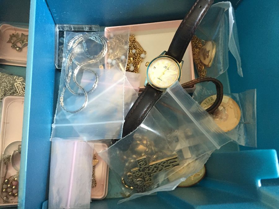Jewelry Box Filled With Jewelry [Photo 10]