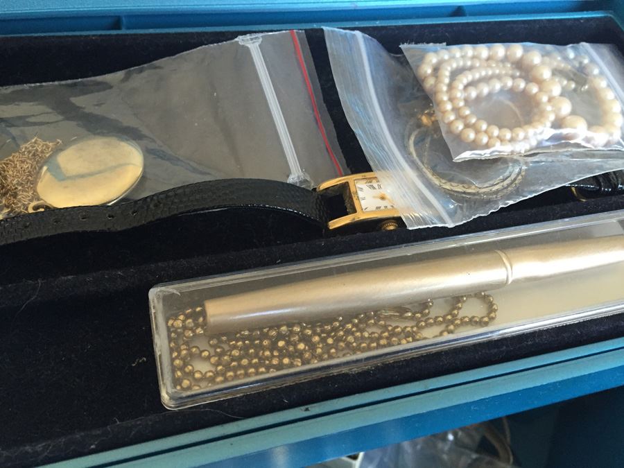 Jewelry Box Filled With Jewelry [Photo 3]