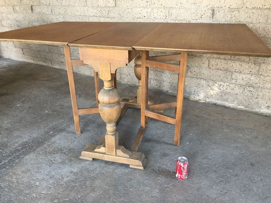 Vintage Drop-Leaf Gateleg Table [Photo 2]