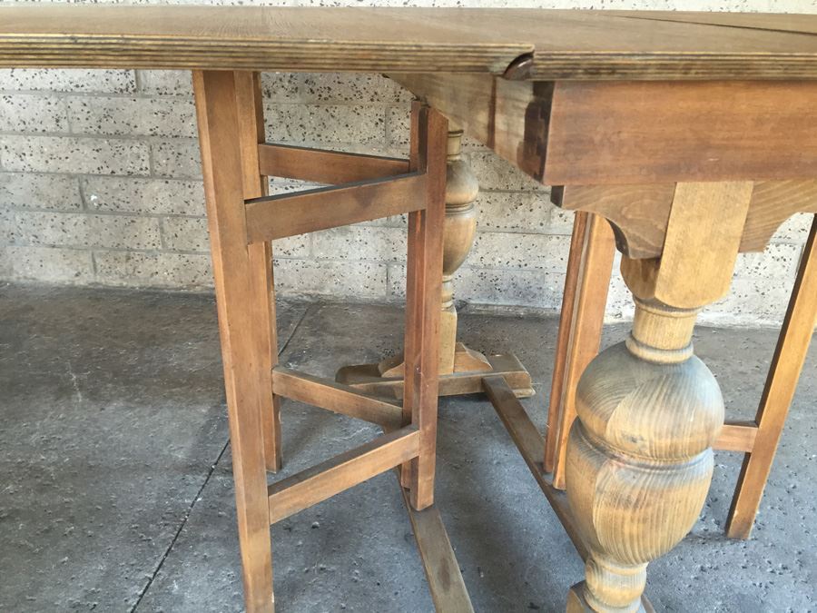 Vintage Drop-Leaf Gateleg Table [Photo 11]