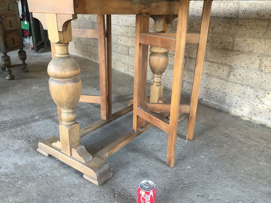 Vintage Drop-Leaf Gateleg Table [Photo 12]