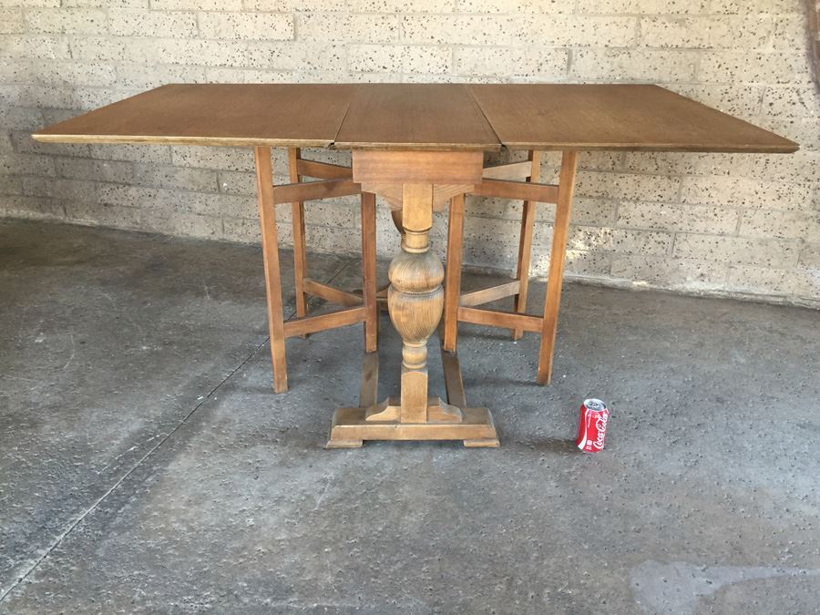 Vintage Drop-Leaf Gateleg Table [Photo 1]
