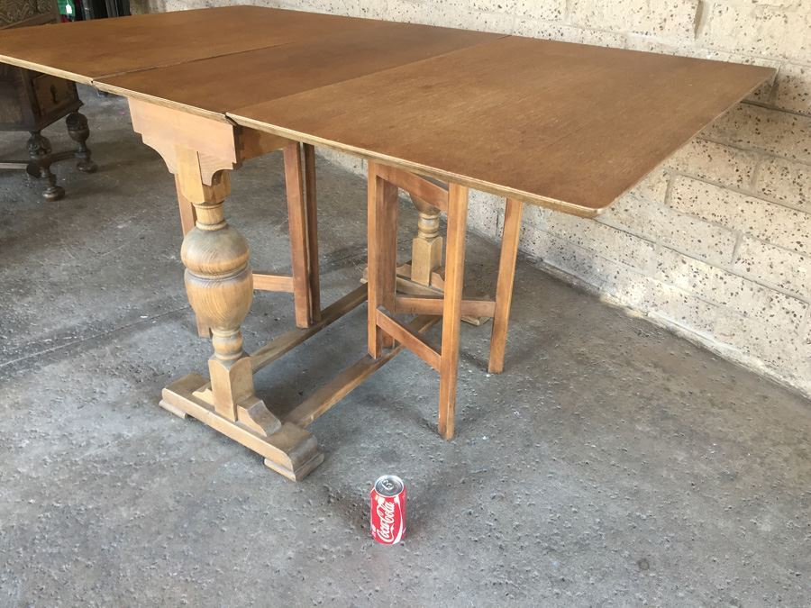 Vintage Drop-Leaf Gateleg Table [Photo 10]