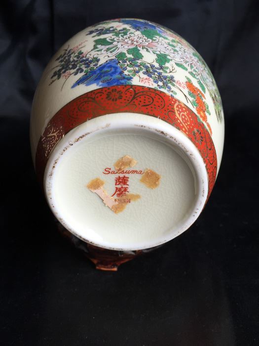 Japanese Satsuma Vase With Lid Signed [Photo 2]