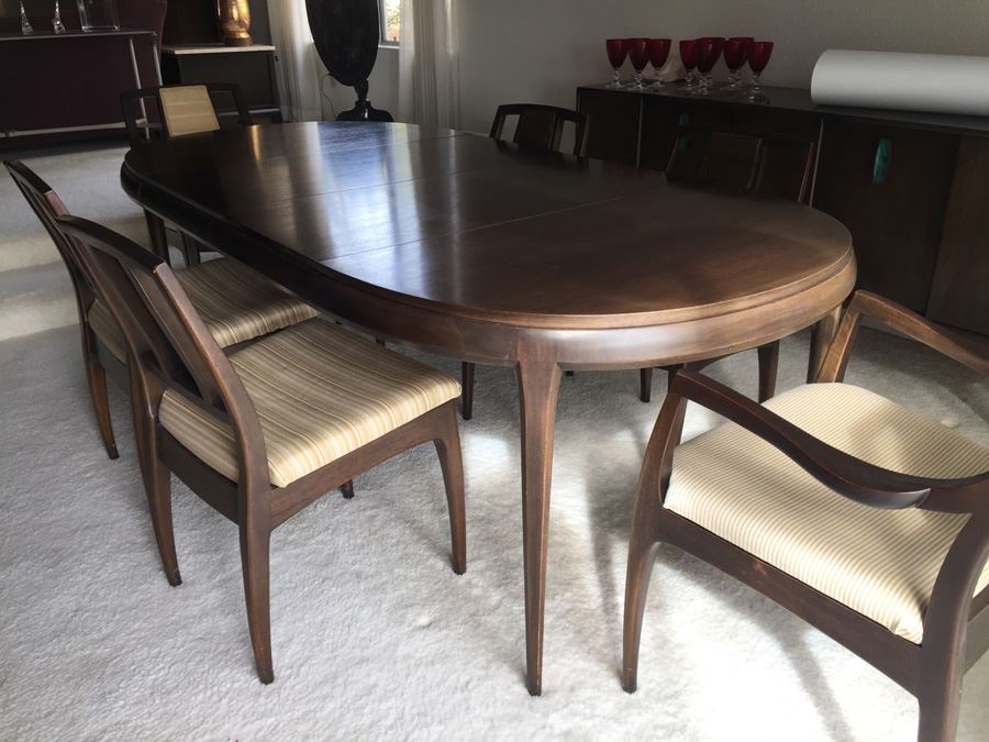 Elegant Mount Airy Chair Company Dining Table With Six Chairs And Two Leaves And Protective Pads