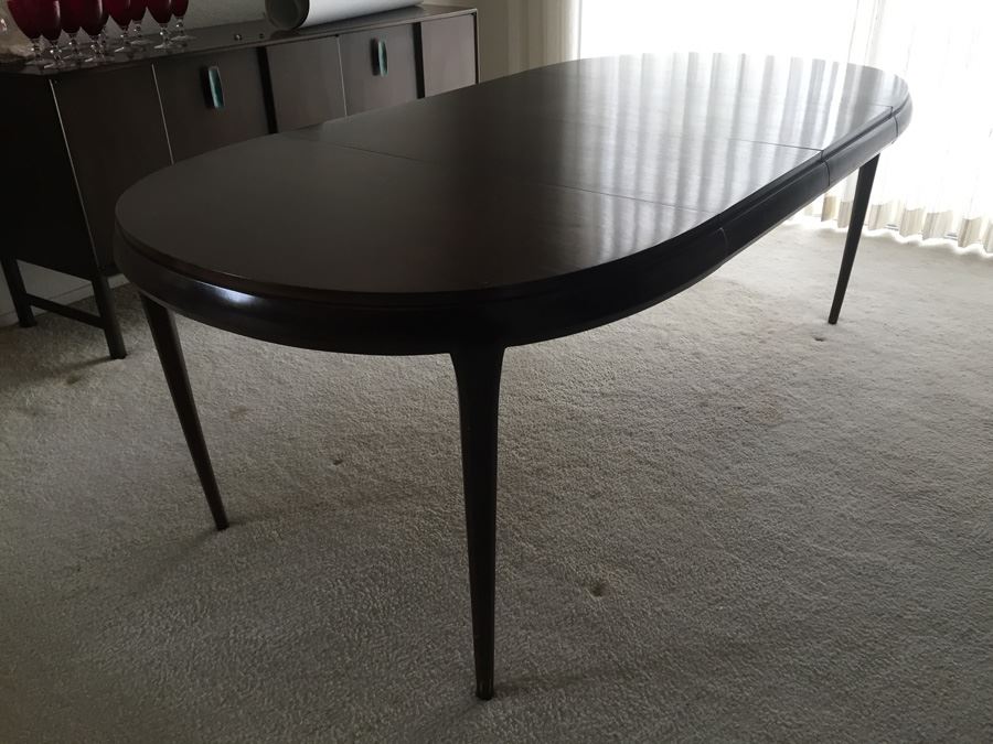 Elegant Mount Airy Chair Company Dining Table With Six Chairs And Two Leaves And Protective Pads [Photo 13]