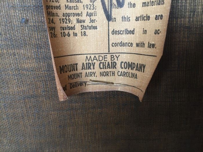 Elegant Mount Airy Chair Company Dining Table With Six Chairs And Two Leaves And Protective Pads [Photo 38]