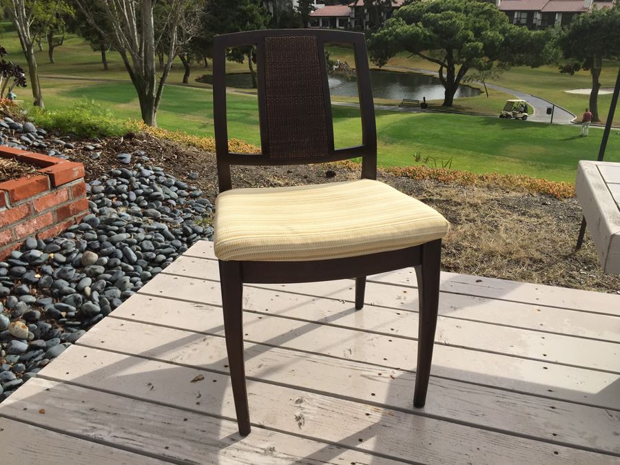 Elegant Mount Airy Chair Company Dining Table With Six Chairs And Two Leaves And Protective Pads [Photo 3]