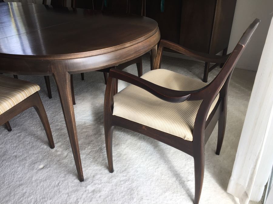 Elegant Mount Airy Chair Company Dining Table With Six Chairs And Two Leaves And Protective Pads [Photo 20]