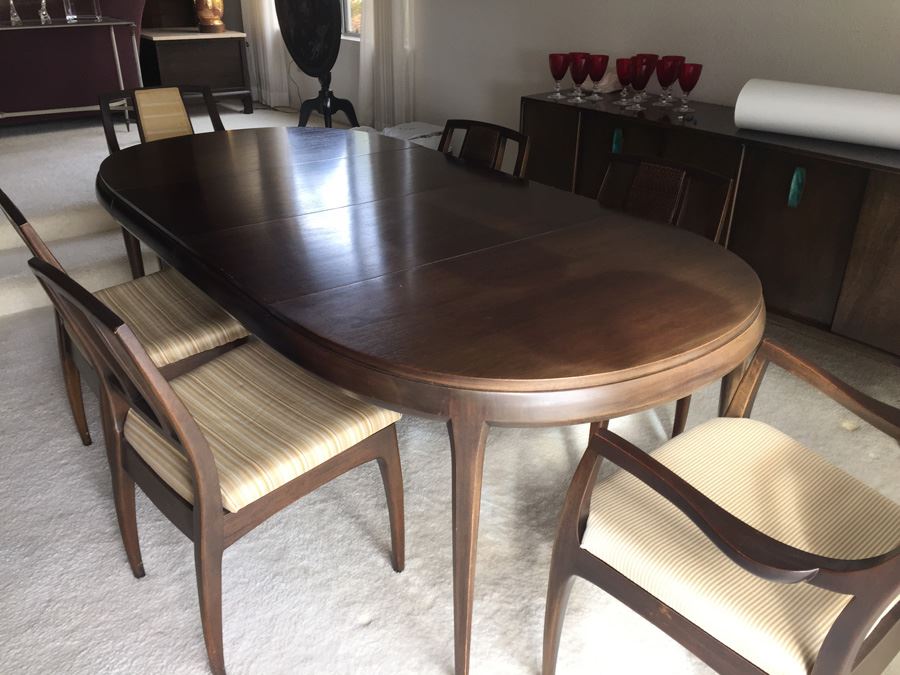 Elegant Mount Airy Chair Company Dining Table With Six Chairs And Two Leaves And Protective Pads [Photo 19]