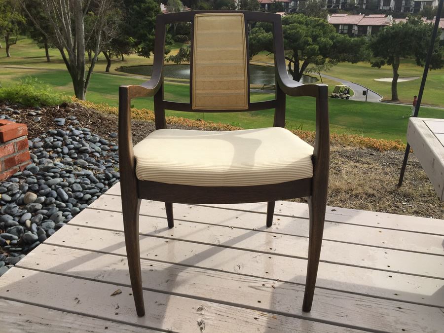 Elegant Mount Airy Chair Company Dining Table With Six Chairs And Two Leaves And Protective Pads [Photo 32]