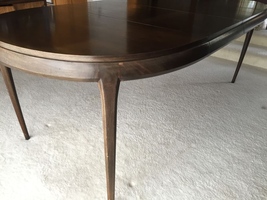 Elegant Mount Airy Chair Company Dining Table With Six Chairs And Two Leaves And Protective Pads [Photo 11]