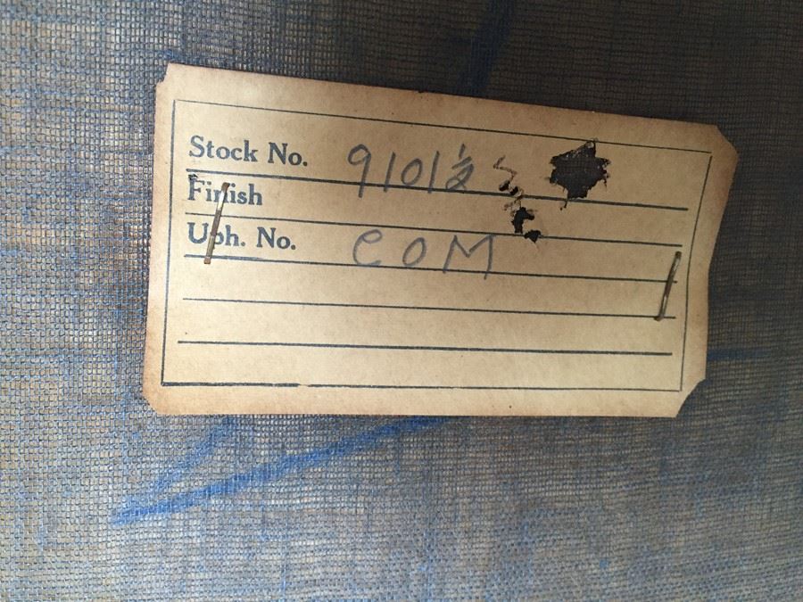 Elegant Mount Airy Chair Company Dining Table With Six Chairs And Two Leaves And Protective Pads [Photo 41]