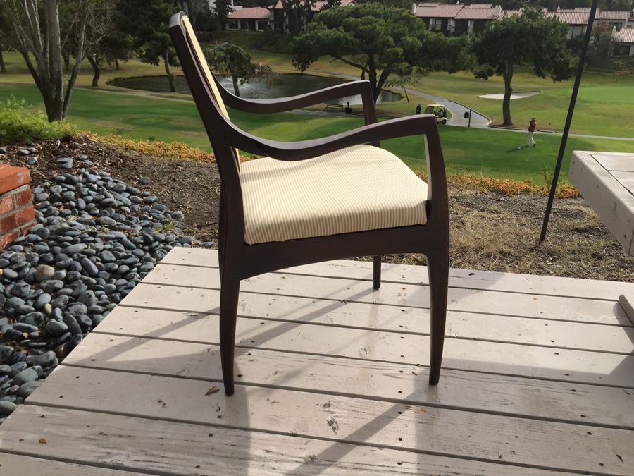 Elegant Mount Airy Chair Company Dining Table With Six Chairs And Two Leaves And Protective Pads [Photo 30]