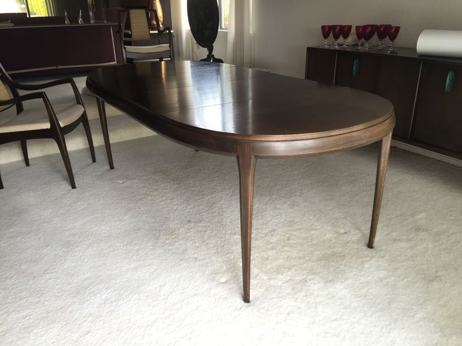 Elegant Mount Airy Chair Company Dining Table With Six Chairs And Two Leaves And Protective Pads [Photo 15]