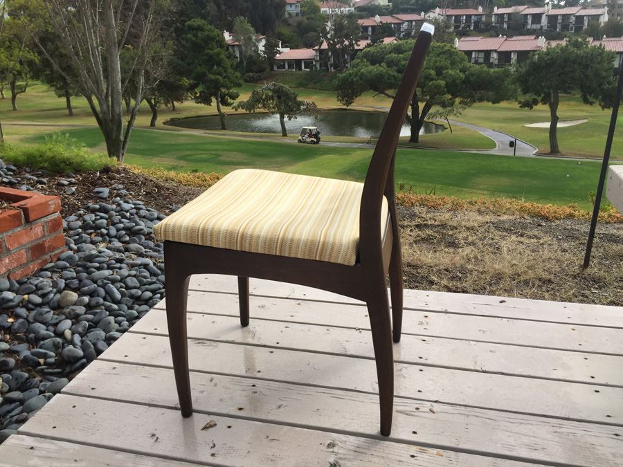 Elegant Mount Airy Chair Company Dining Table With Six Chairs And Two Leaves And Protective Pads [Photo 36]