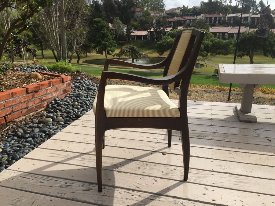 Elegant Mount Airy Chair Company Dining Table With Six Chairs And Two Leaves And Protective Pads [Photo 2]