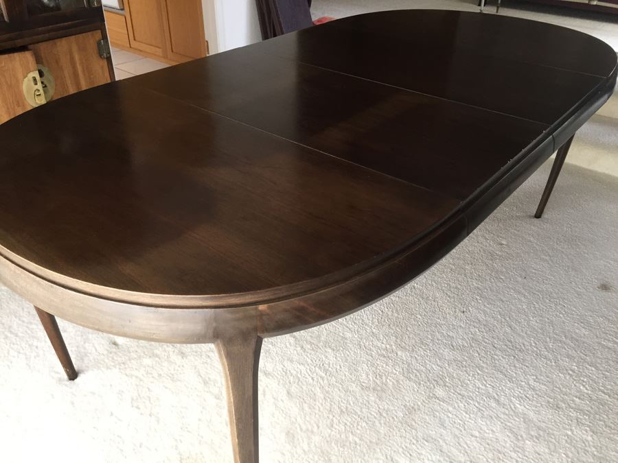 Elegant Mount Airy Chair Company Dining Table With Six Chairs And Two Leaves And Protective Pads [Photo 10]