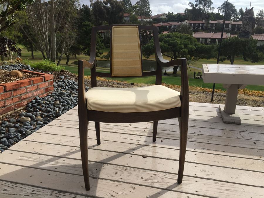 Elegant Mount Airy Chair Company Dining Table With Six Chairs And Two Leaves And Protective Pads [Photo 29]