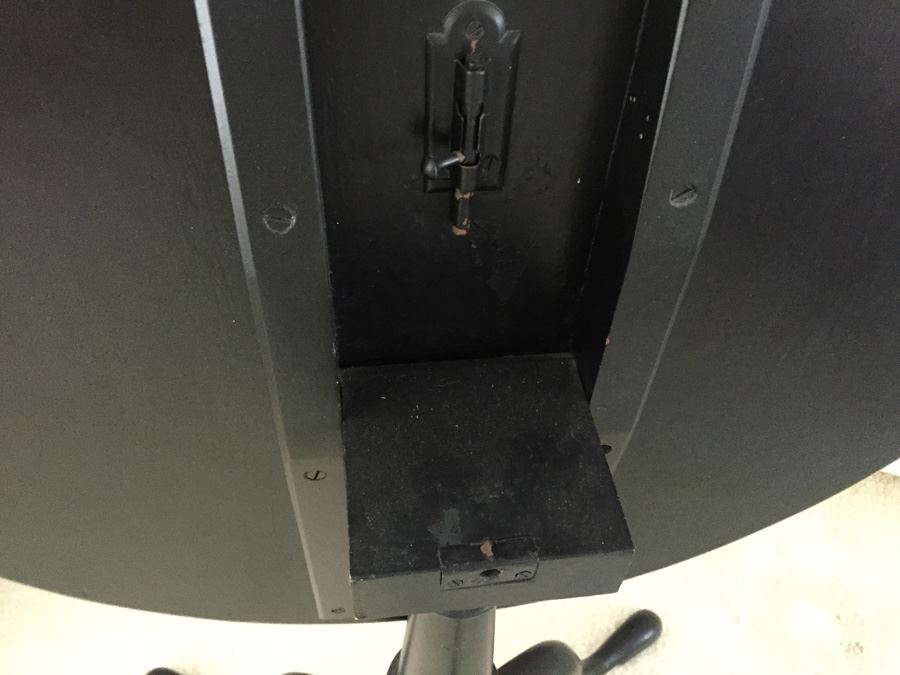 Old Japanese Black Lacquer Table Top - Estimate $750 [Photo 10]