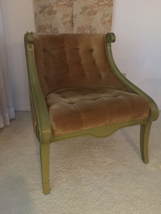Vintage Green Tufted Upholstered Chair [Photo 5]
