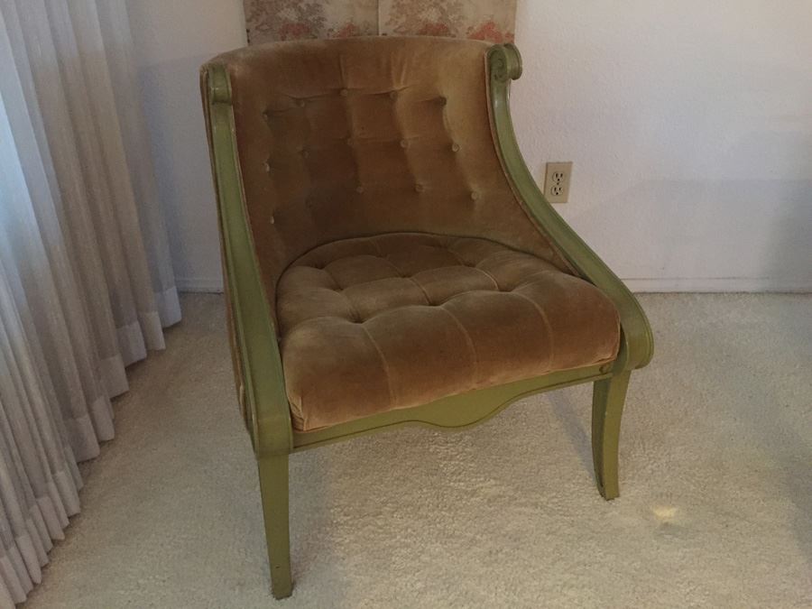 Vintage Green Tufted Upholstered Chair [Photo 2]