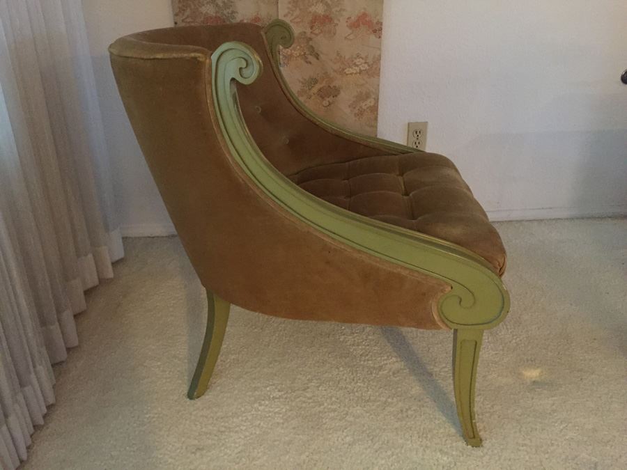 Vintage Green Tufted Upholstered Chair [Photo 3]