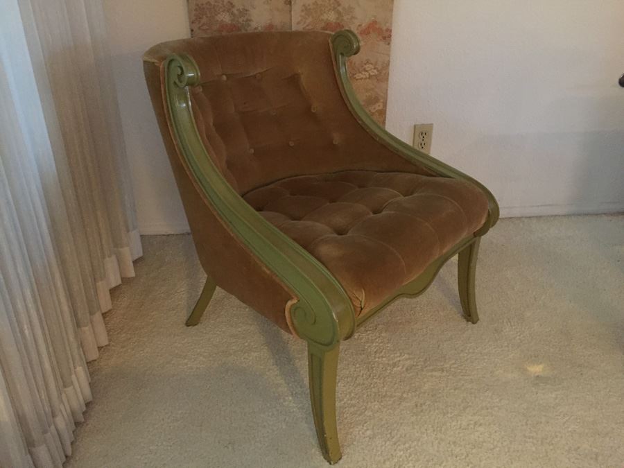 Vintage Green Tufted Upholstered Chair [Photo 4]