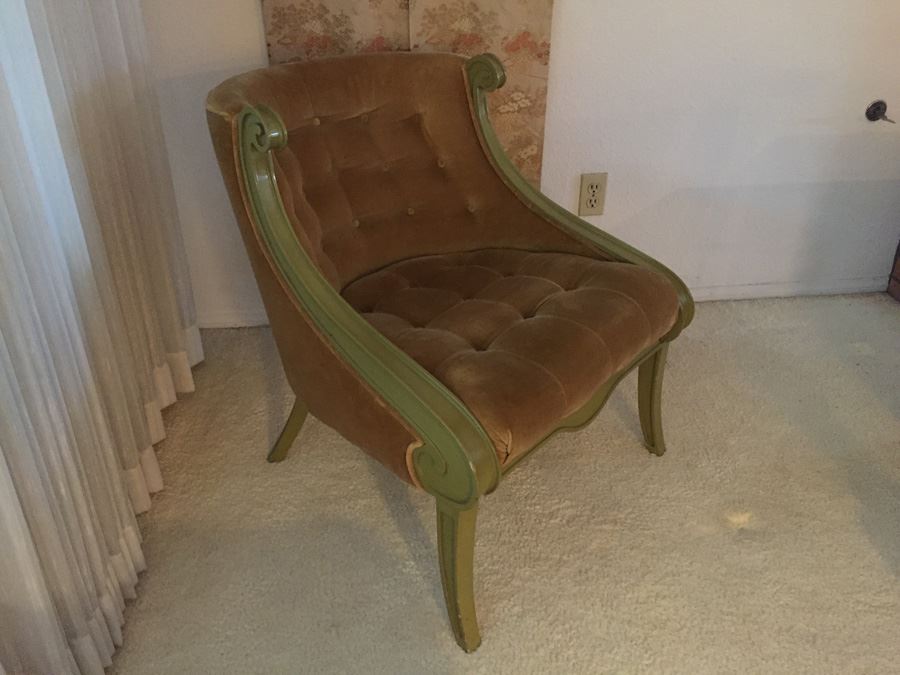 Vintage Green Tufted Upholstered Chair [Photo 1]