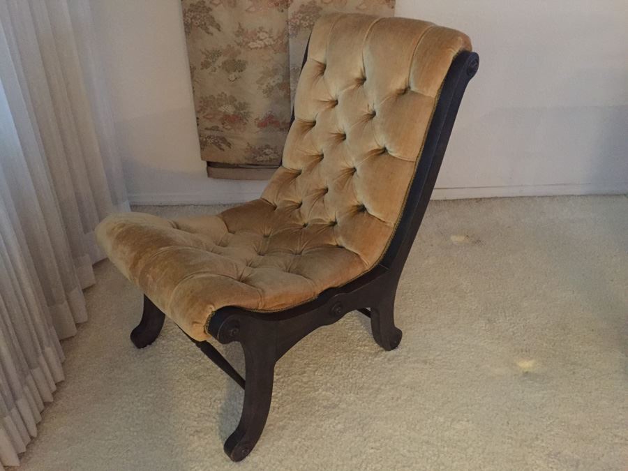 Vintage Tufted Upholstered Chair [Photo 2]