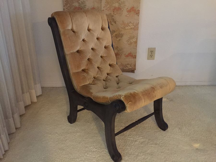 Vintage Tufted Upholstered Chair [Photo 1]