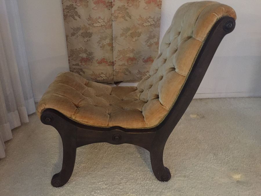 Vintage Tufted Upholstered Chair [Photo 3]