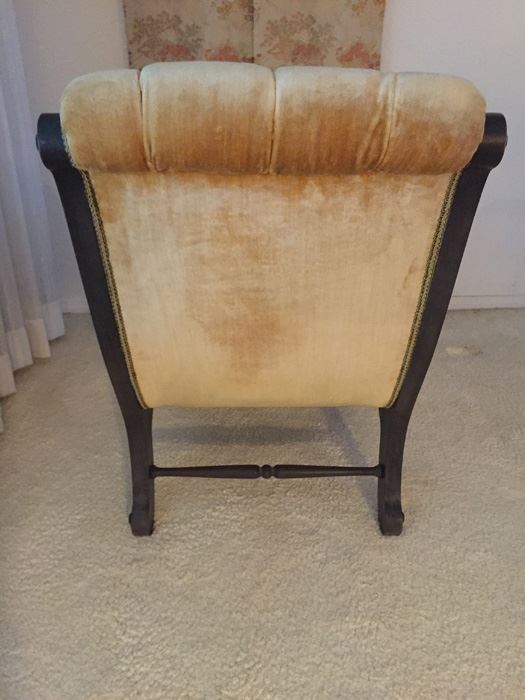 Vintage Tufted Upholstered Chair [Photo 6]