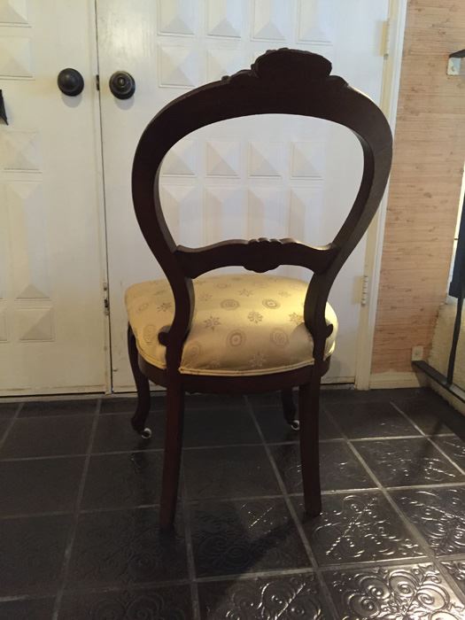 Vintage Chair [Photo 7]