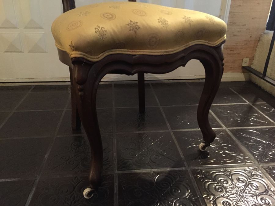 Vintage Chair [Photo 2]