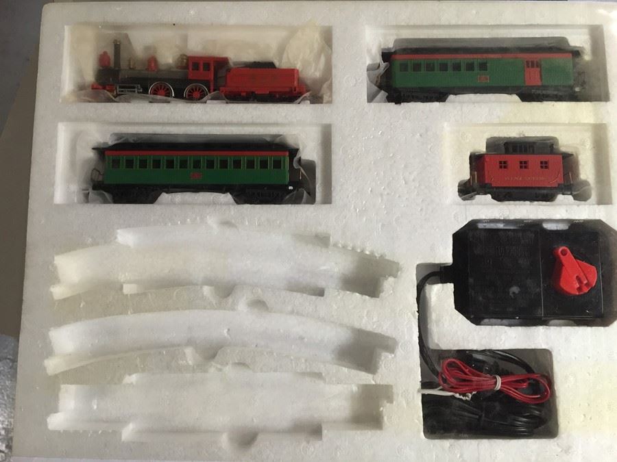 TWO BOXED SETS Of Department 56 Heritage Village Collection Village Express HO Scale Train And Track Set Bachman Trains - Estimate $100+ [Photo 11]