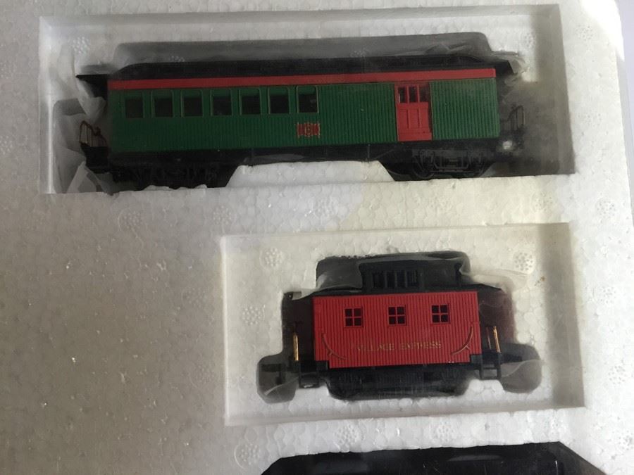 TWO BOXED SETS Of Department 56 Heritage Village Collection Village Express HO Scale Train And Track Set Bachman Trains - Estimate $100+ [Photo 13]