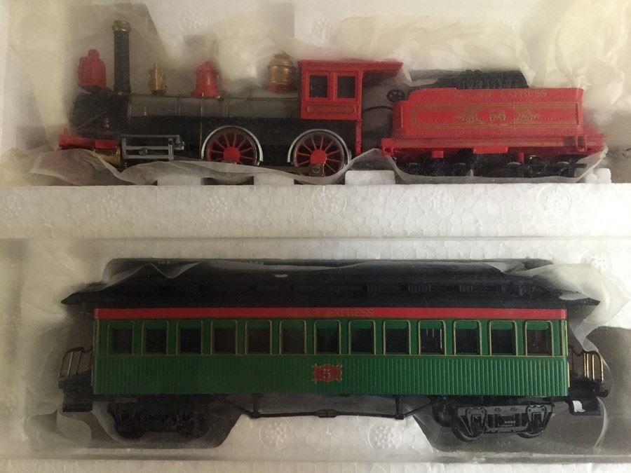 TWO BOXED SETS Of Department 56 Heritage Village Collection Village Express HO Scale Train And Track Set Bachman Trains - Estimate $100+ [Photo 12]