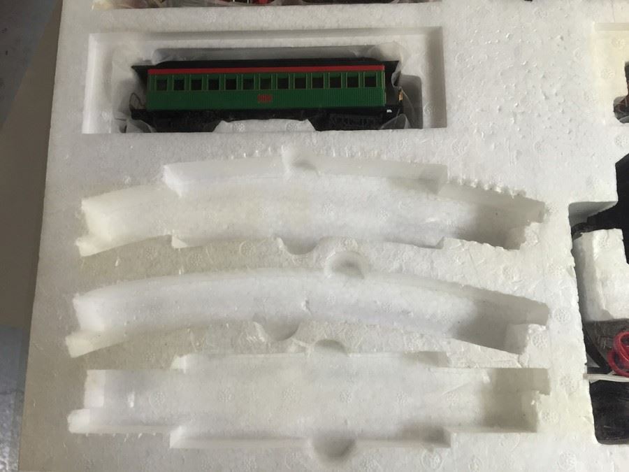 TWO BOXED SETS Of Department 56 Heritage Village Collection Village Express HO Scale Train And Track Set Bachman Trains - Estimate $100+ [Photo 15]