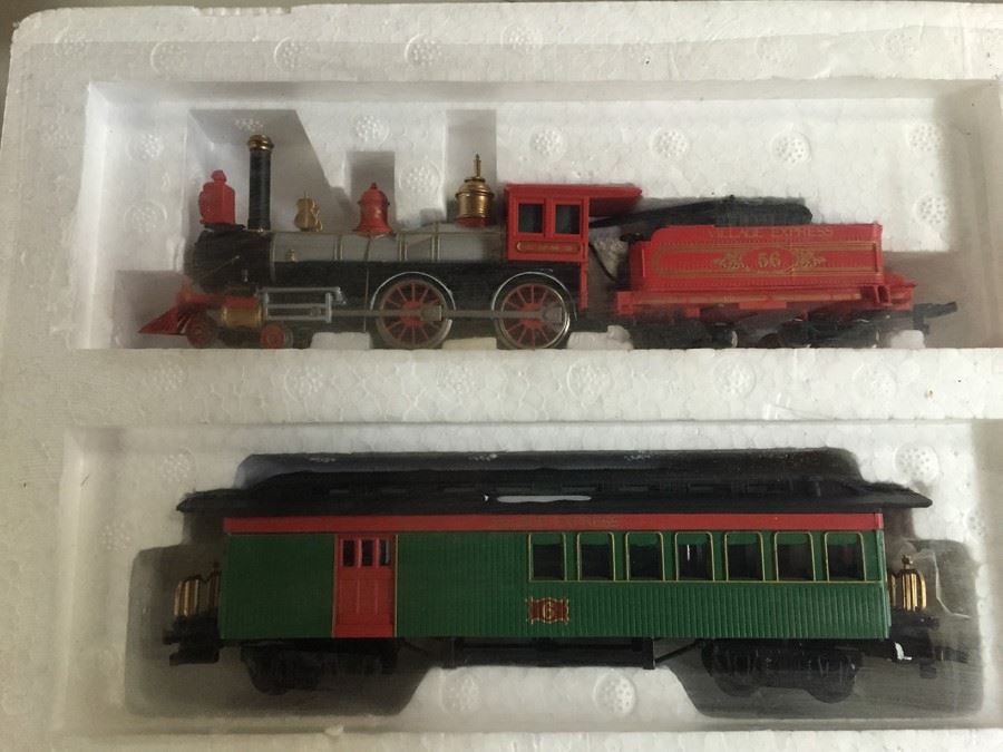 TWO BOXED SETS Of Department 56 Heritage Village Collection Village Express HO Scale Train And Track Set Bachman Trains - Estimate $100+ [Photo 6]
