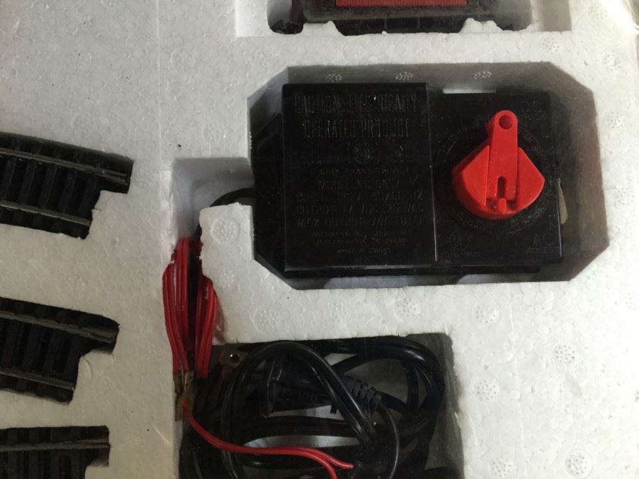 TWO BOXED SETS Of Department 56 Heritage Village Collection Village Express HO Scale Train And Track Set Bachman Trains - Estimate $100+ [Photo 8]