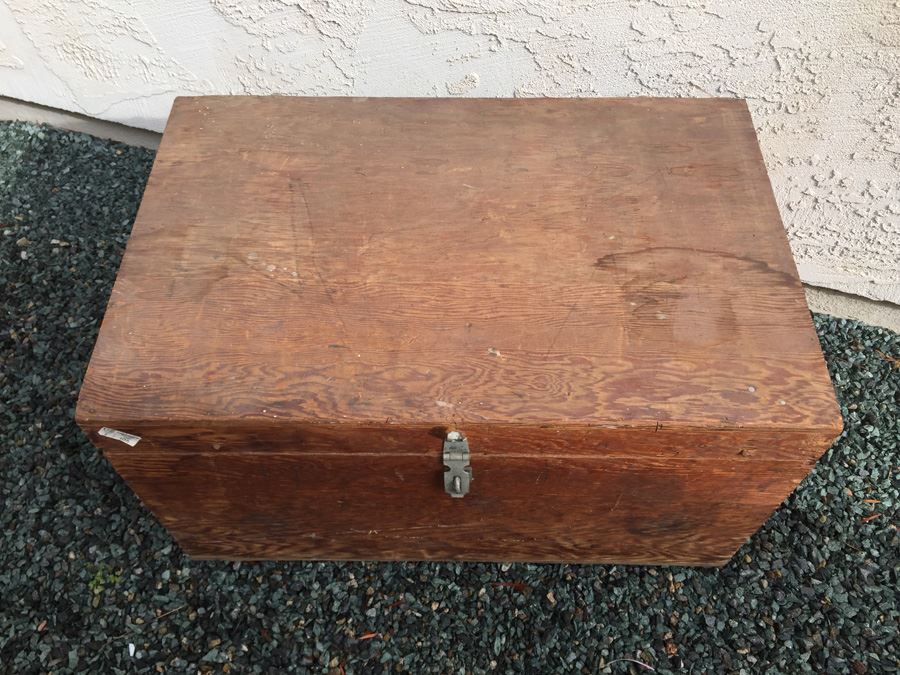 Vintage Wooden Trunk [Photo 4]