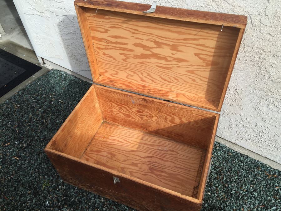 Vintage Wooden Trunk [Photo 3]