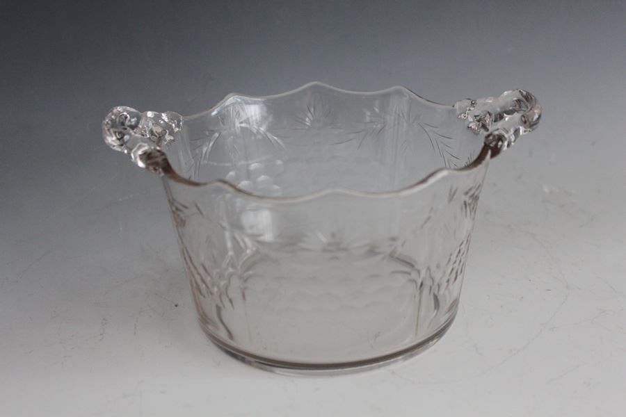 Etched Glass Bowl With Handles [Photo 5]