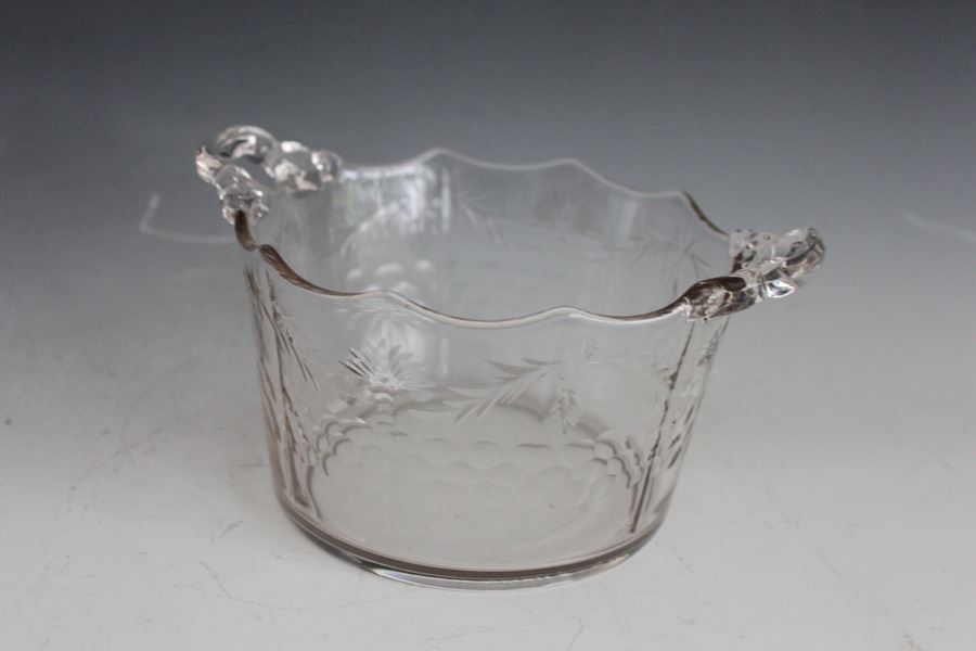 Etched Glass Bowl With Handles [Photo 3]