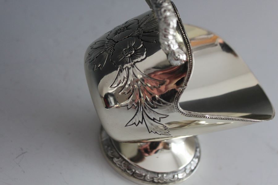 Vintage Ice Bucket With Scoop [Photo 3]