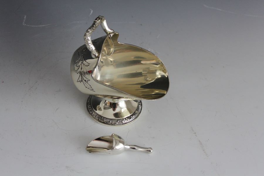 Vintage Ice Bucket With Scoop [Photo 5]