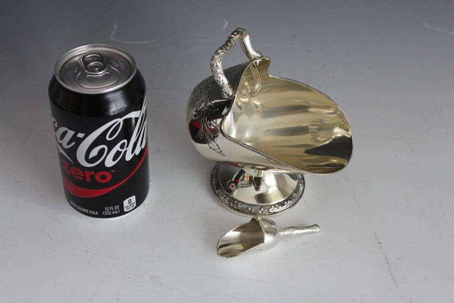 Vintage Ice Bucket With Scoop [Photo 1]