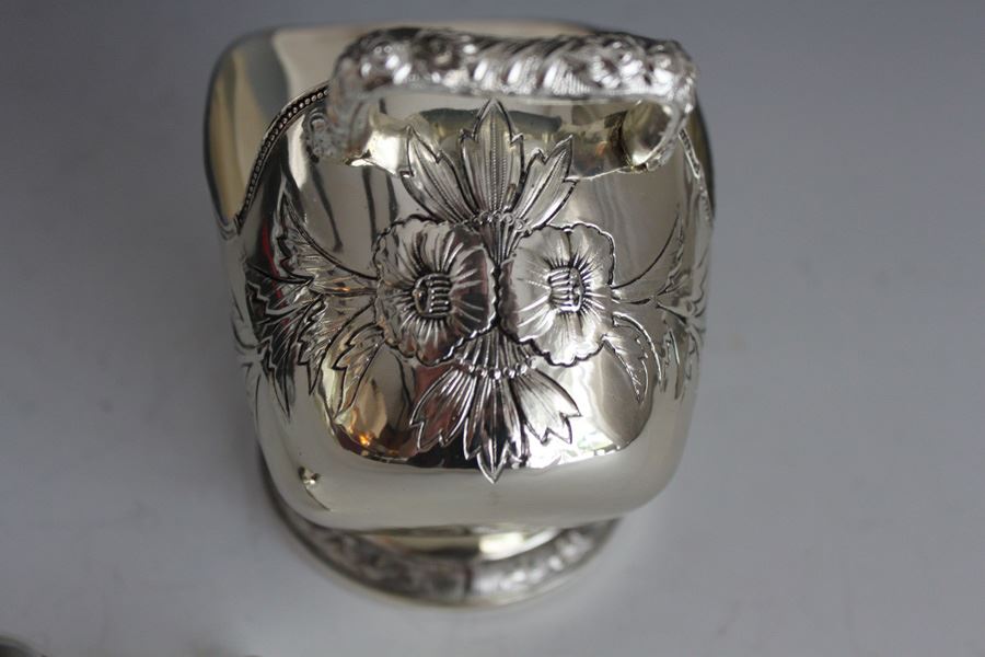 Vintage Ice Bucket With Scoop [Photo 7]