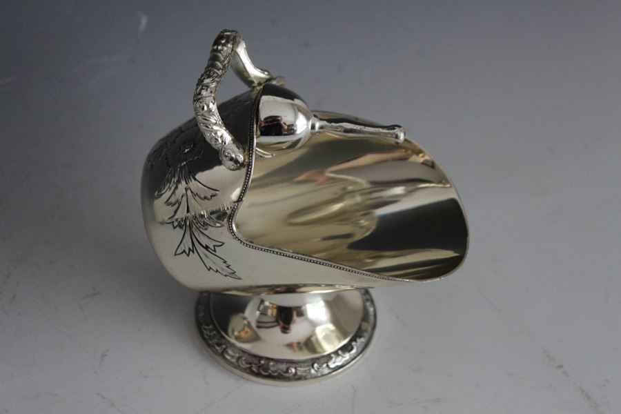 Vintage Ice Bucket With Scoop [Photo 4]